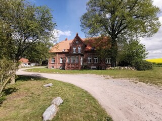 Zufahrt aufs Guthaus