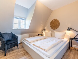 Schlafzimmer 1 von 2