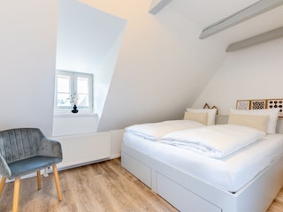 Schlafzimmer 1/2