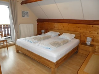 Schlafzimmer neu Bett mit "Emma" Matratze