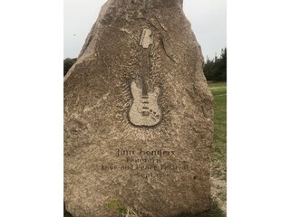 Jimi-Hendrix-Gedenkstein (in ca. 3km)