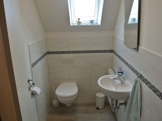 separates WC
