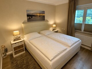 Schlafzimmer (mit TV)