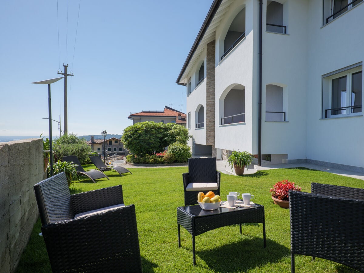 Teilansicht Haus Nr. A mit ca. 100 m² großem Gemeinschaftsgarten