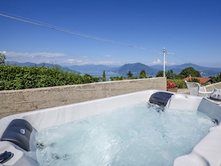 Whirlpool im gemeinschaftlichen Außenbereich