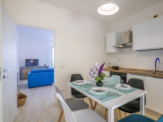 Gut ausgestattete separate Wohnküche