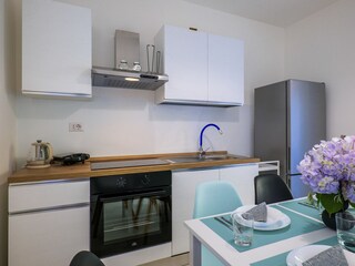 Gut ausgestattete separate Wohnküche