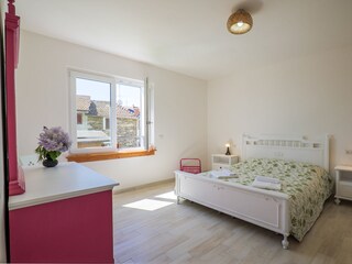 Schlafzimmer mit Doppelbett