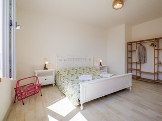 Schlafzimmer mit Doppelbett