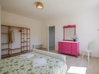 Schlafzimmer mit Doppelbett