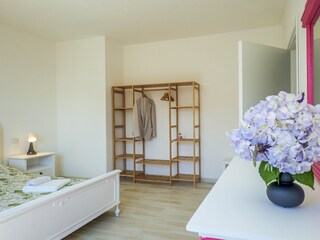 Schlafzimmer mit Doppelbett