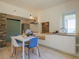 Gut ausgestattete Küchenzeile