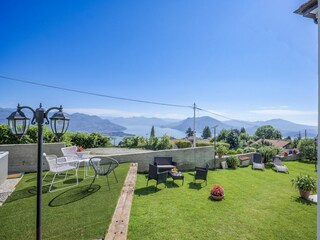 Ca. 100 m² großer Gemeinschaftsgarten mit Whirlpool