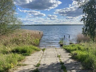 Boot-Slip-Anlage in ca 100 Meter Entfernung
