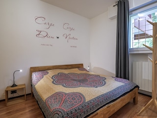 Eins von zwei Schlafzimmern mit Doppelbett