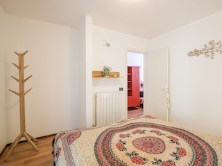 Eins von zwei Schlafzimmern mit Doppelbett