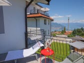 Ca. 15 m² großer Balkon mit schöner Sicht auf die Borromäischen Inseln, den See und die Berge