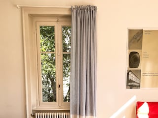 Eins von zwei Schlafzimmern mit französischem Bett