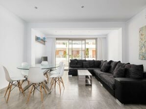 Apartment Property in spacious retreat