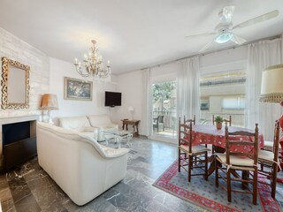 Apartment Roses Features 30