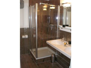 Shower room with double sink