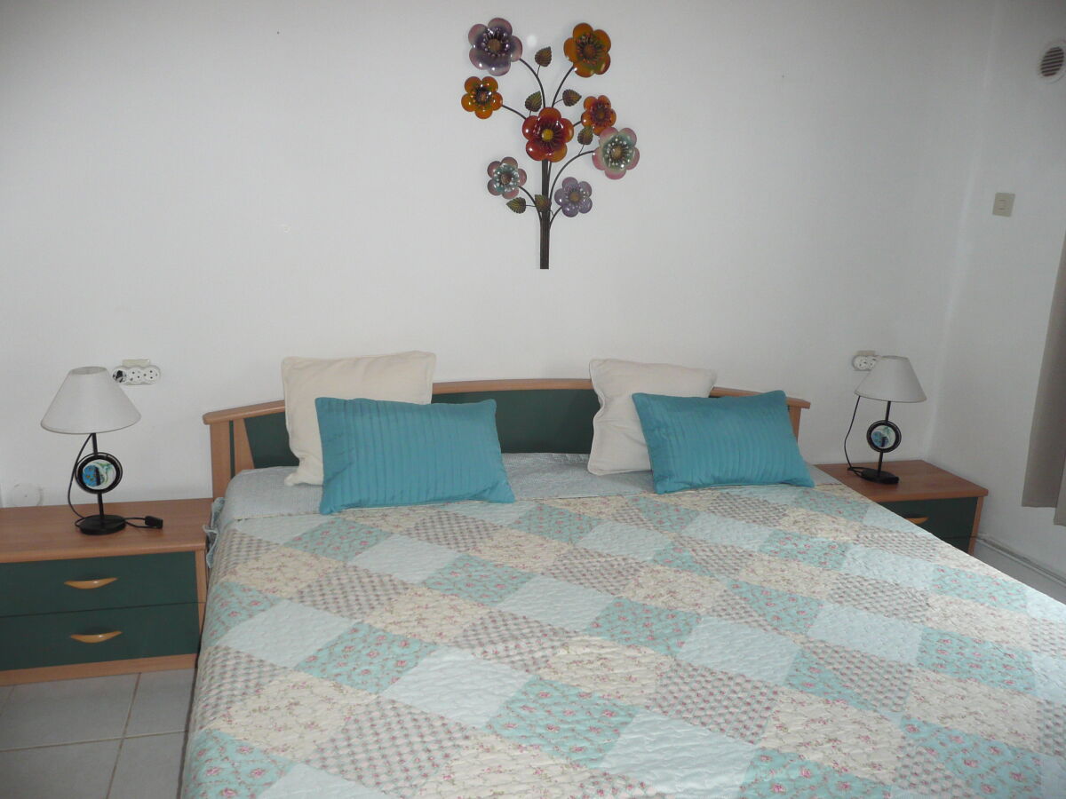 Schlafzimmer Bett 2 x 2 Meter