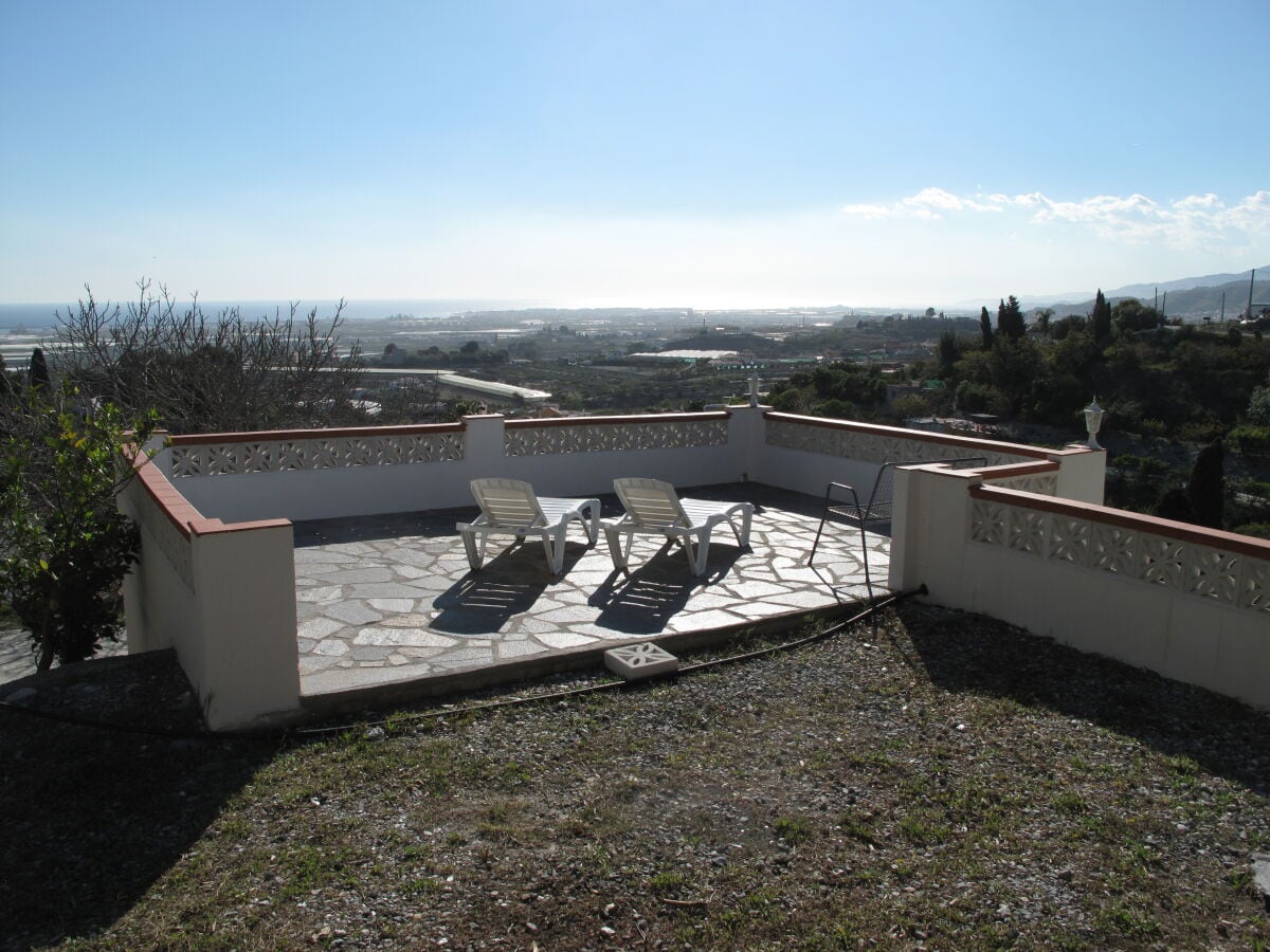 Dachterrasse mit Meer- und Bergblick