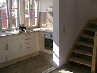 Küche und Treppe zum SZ