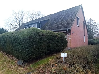 Zugang zum Haus von der Straße aus.