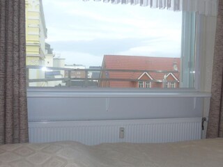 Schlafraum mit Fenster