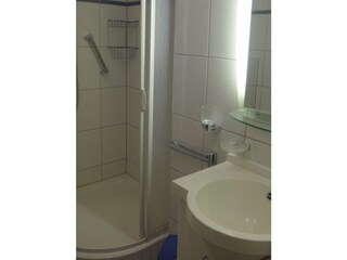Eckdusche und WC