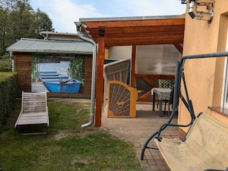 Große überdachte Terrasse