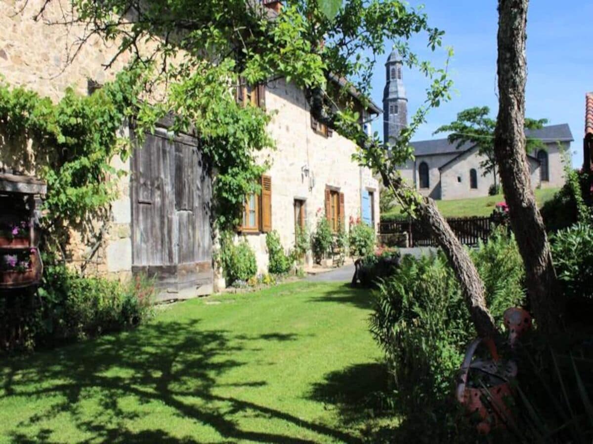 Apartment Saint-Léonard-de-Noblat  1