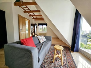 Haus Horizont oberes Sofa mit Blick in den Garten