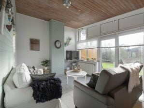 Cozy Bungalow with Patio - Sint Maartenszee - image1