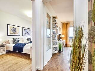 Blick ins Schlaf- & Wohnzimmer