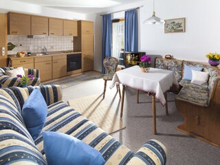 Ferienwohnung 1 "Zinken" Wohnraum mit Küchenzeile