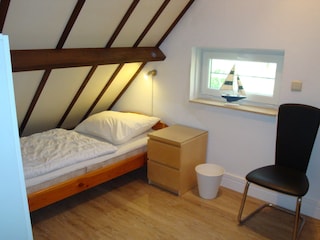 Schlafzimmer OG links