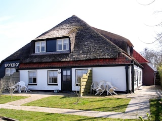 Eingang zur Wohnung rechts am Haus