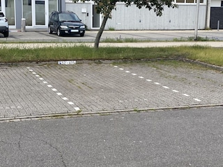 Einstellplatz vor dem Haus