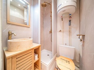 Apartment Uvernet-Fours Ausstattung 10