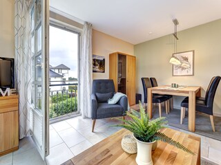 Seitlicher Blick aus dem Wohnzimmer zum Achterwasser