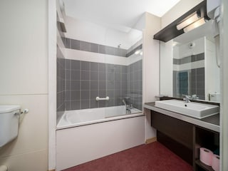 Apartment Uvernet-Fours Ausstattung 12