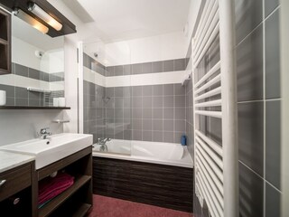 Apartment Uvernet-Fours Ausstattung 10