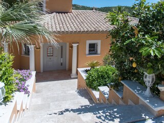 Entrance area with terrace in front