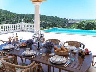 covered terrace with summer kitchen/grill