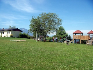 Spielplatz 2500m² groß