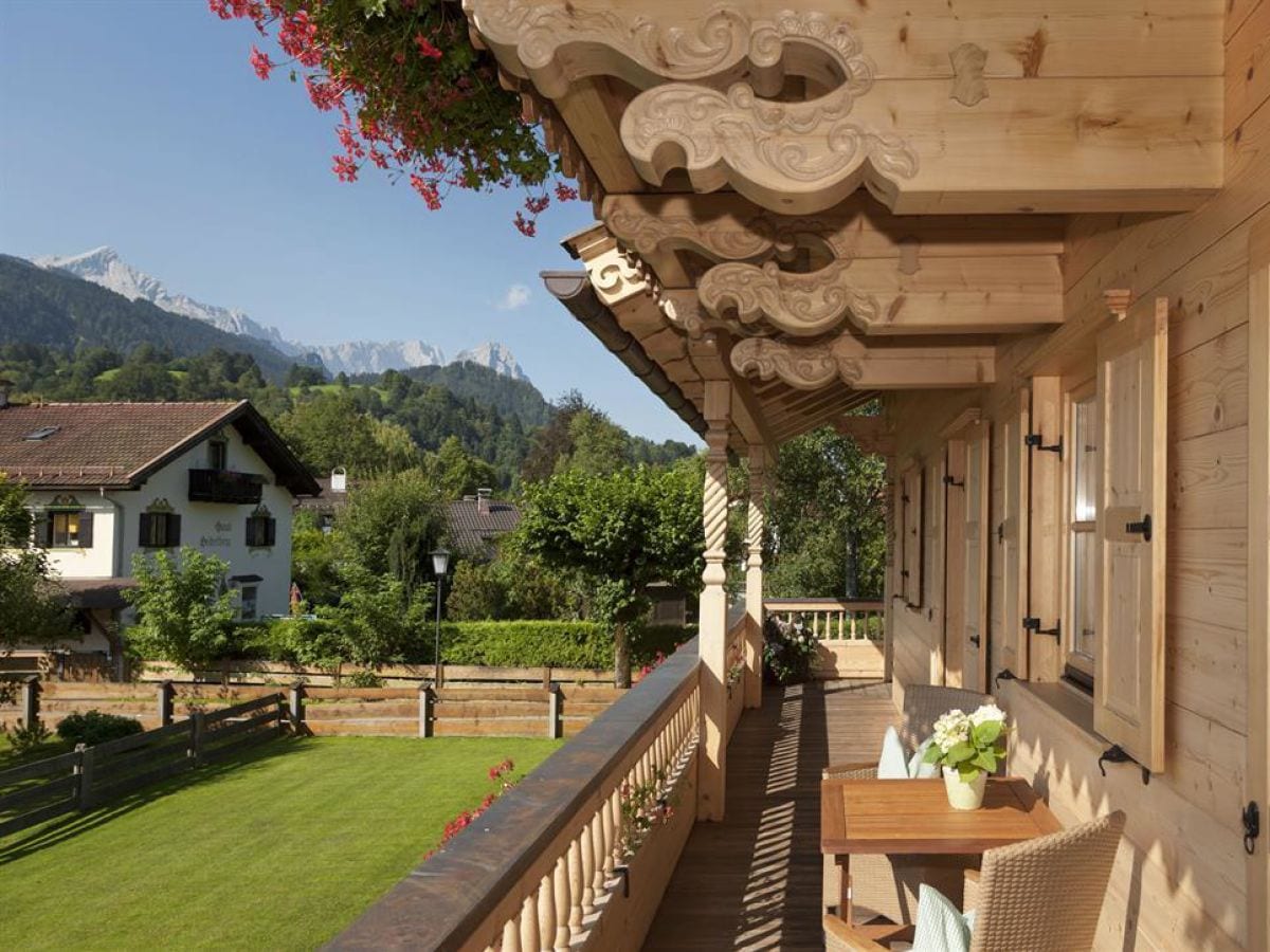 Ferienwohnung Zugspitz im Ferienhaus Grasegger, GarmischPartenkirchen