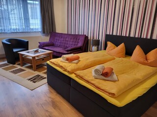 Wohn- und Schlafzimmer
