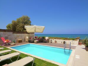 Villa am Strand mit privatem Pool